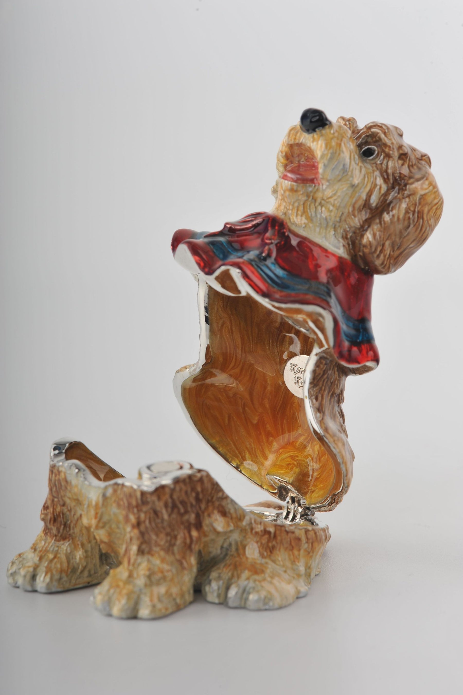 Keren Kopal Sitting Dog