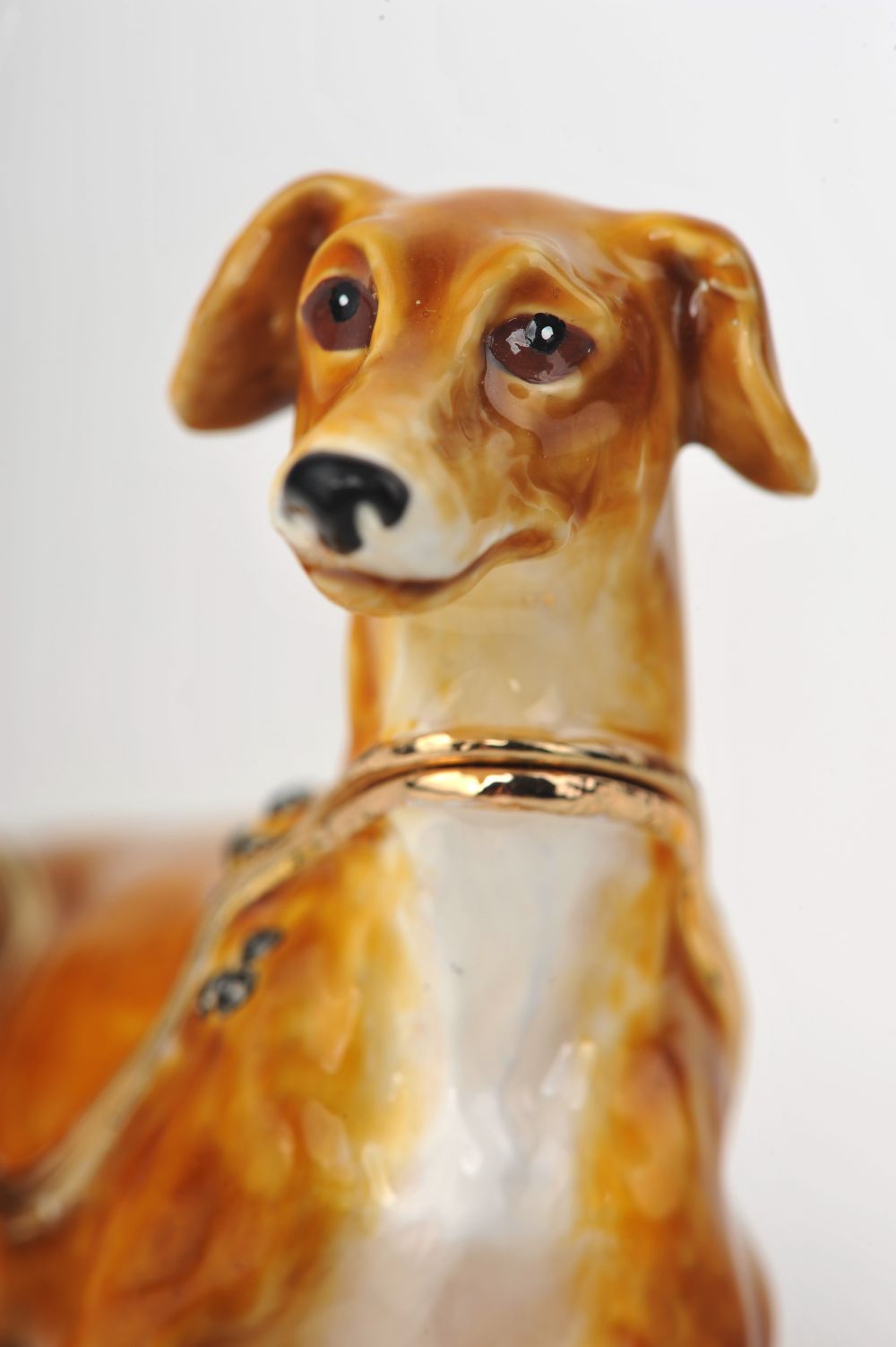 Keren Kopal Sitting Dog