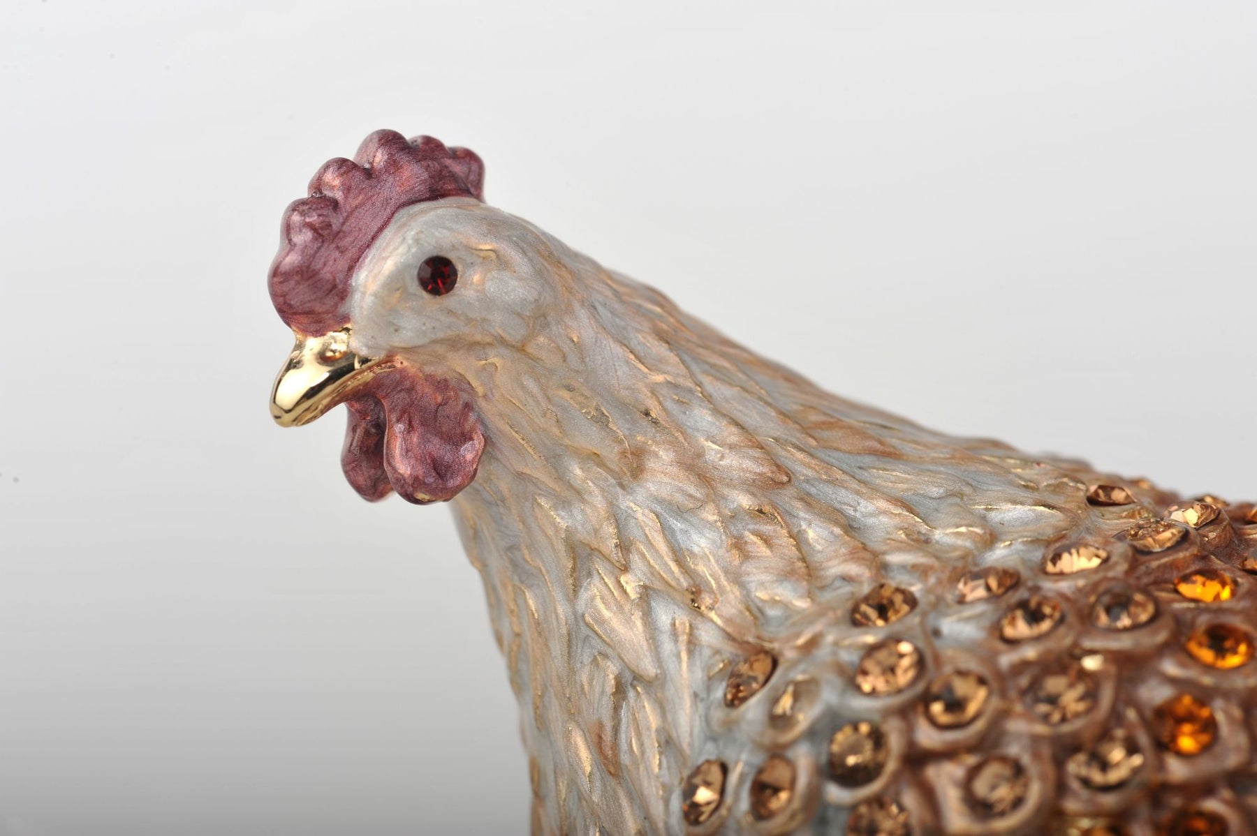 Keren Kopal Sitting Rooster