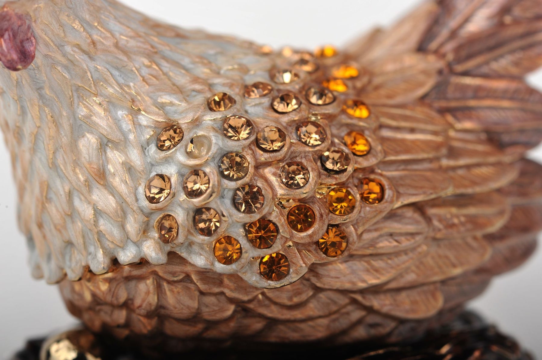 Keren Kopal Sitting Rooster