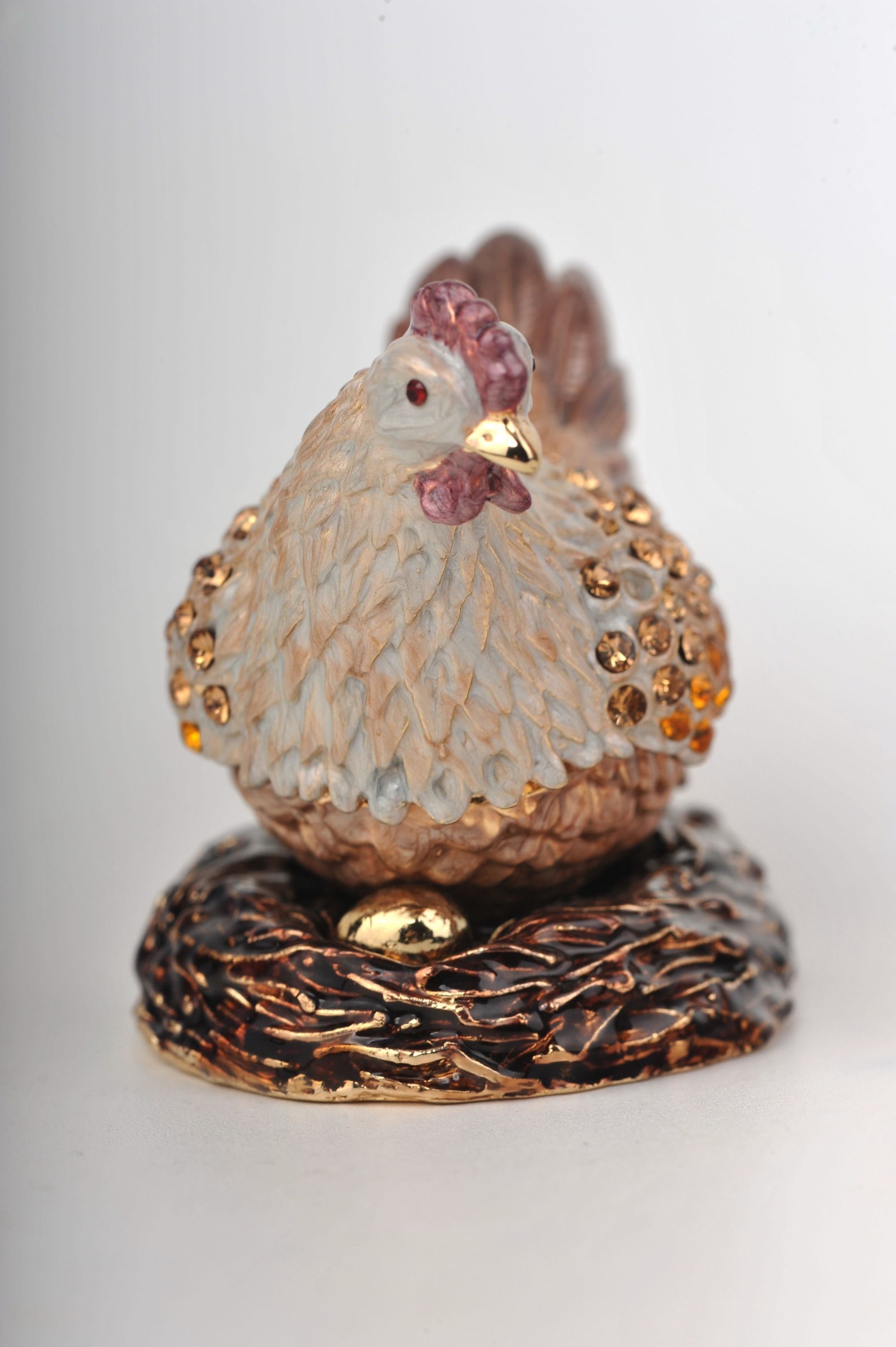 Keren Kopal Sitting Rooster