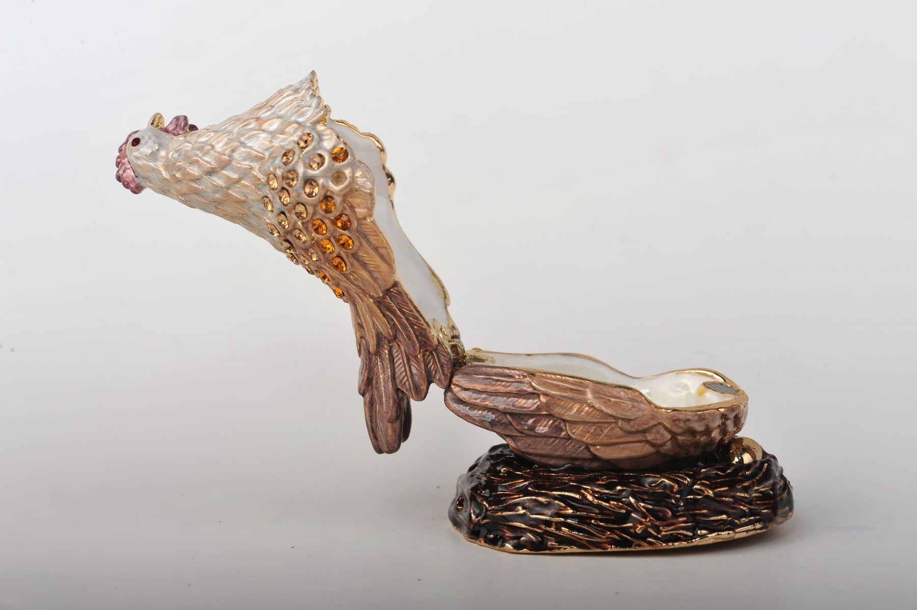 Keren Kopal Sitting Rooster