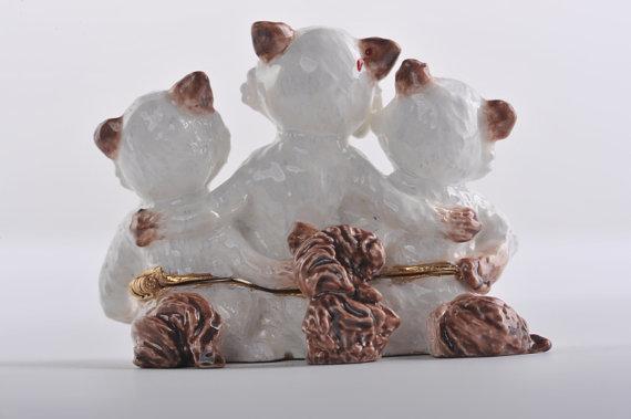 Keren Kopal Three White Cats Singing