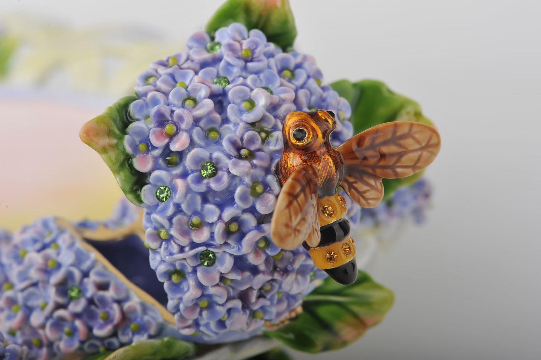 Keren Kopal Trinket Plate with a Bee