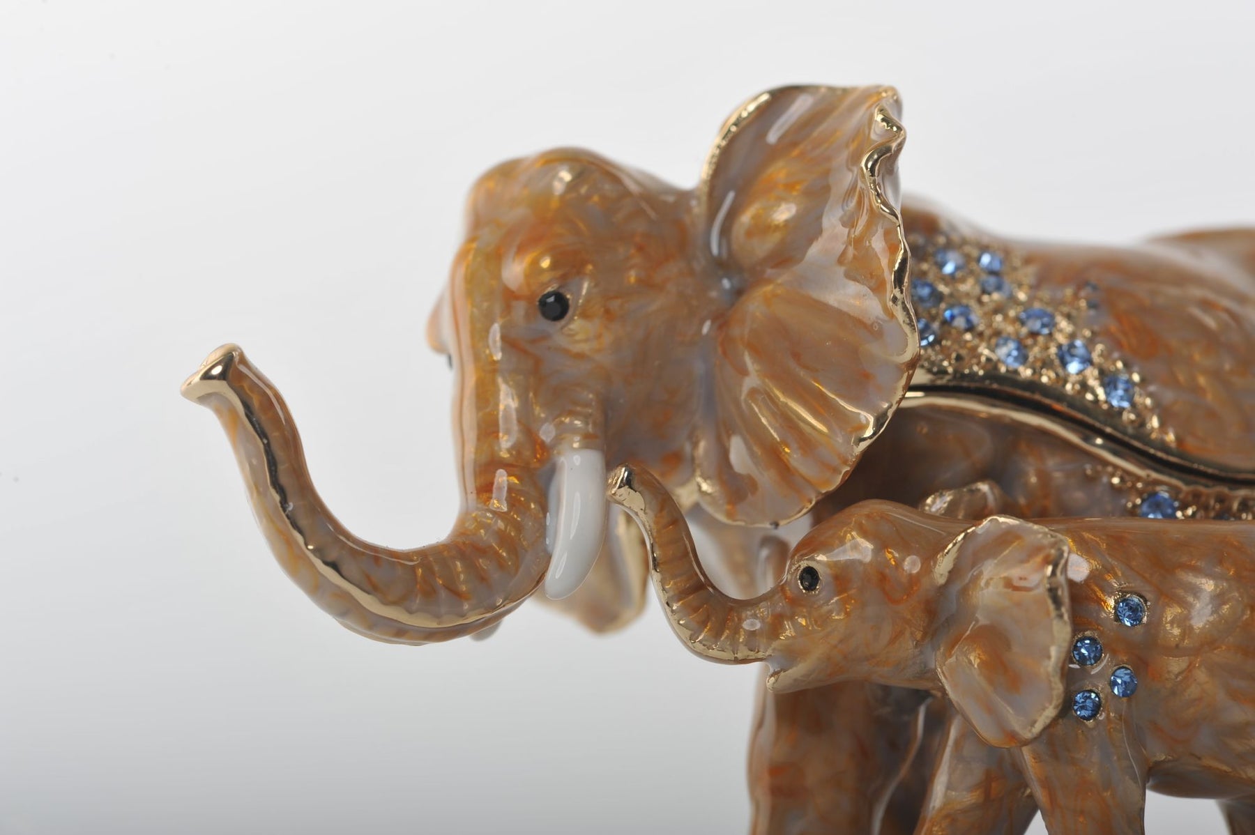 Keren Kopal Two Elephants