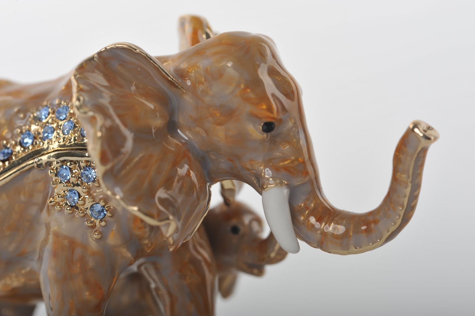 Keren Kopal Two Elephants