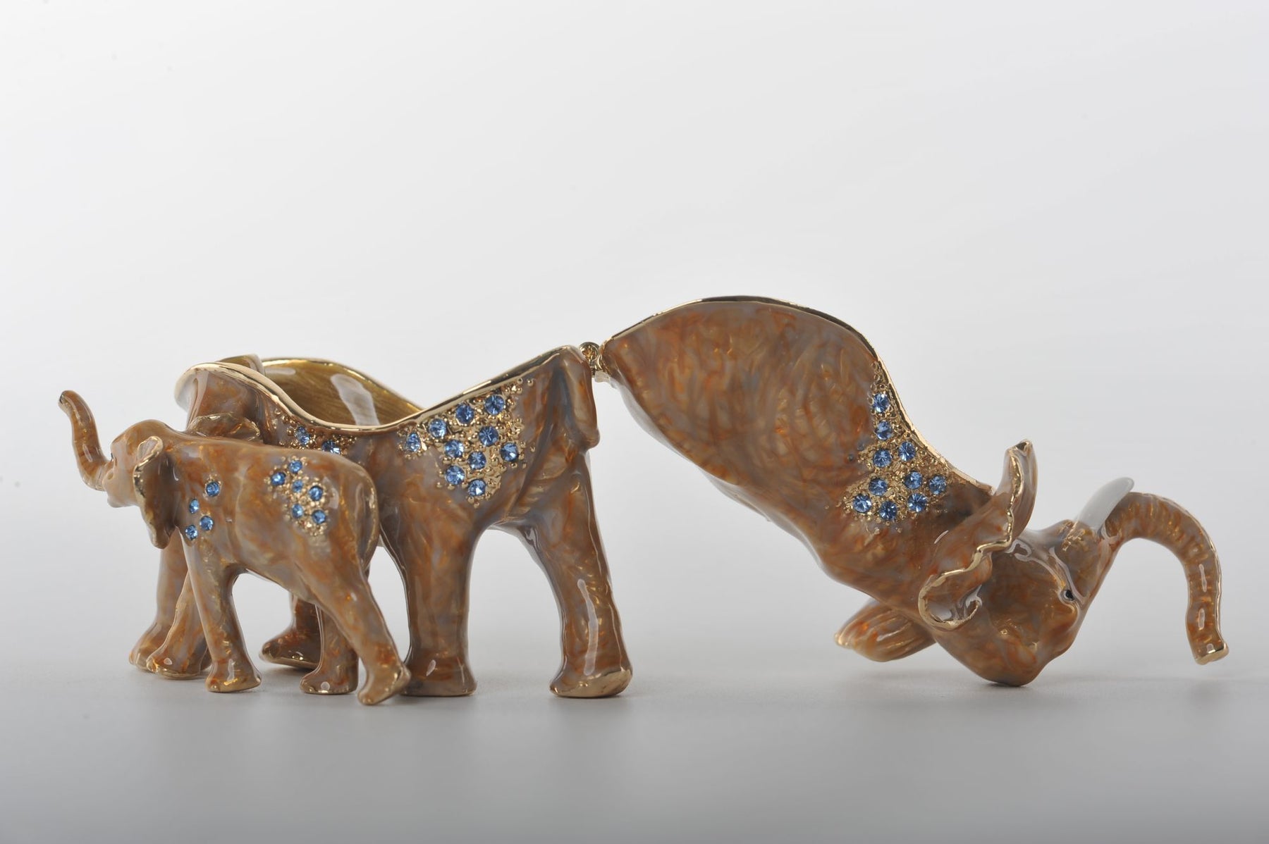 Keren Kopal Two Elephants