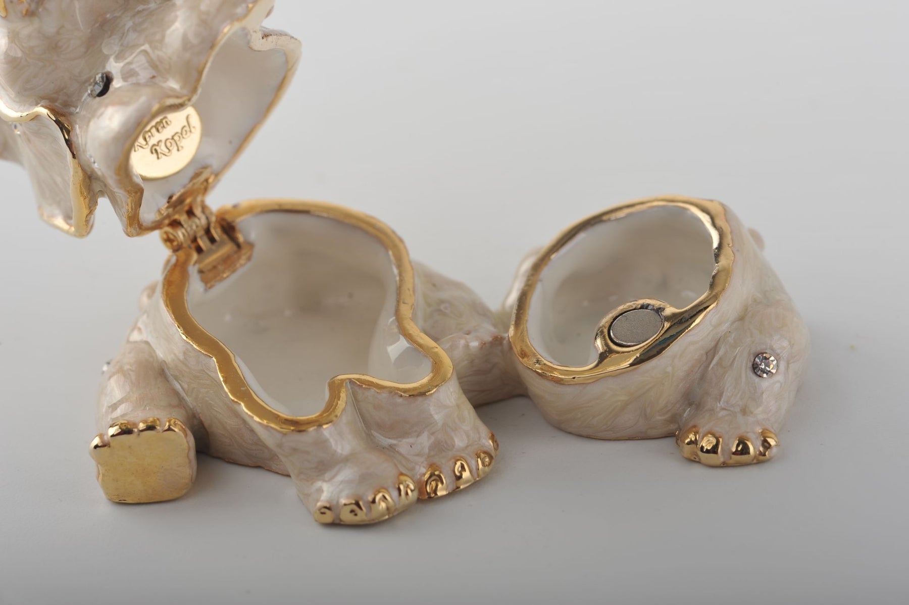 Keren Kopal Two White Elephants