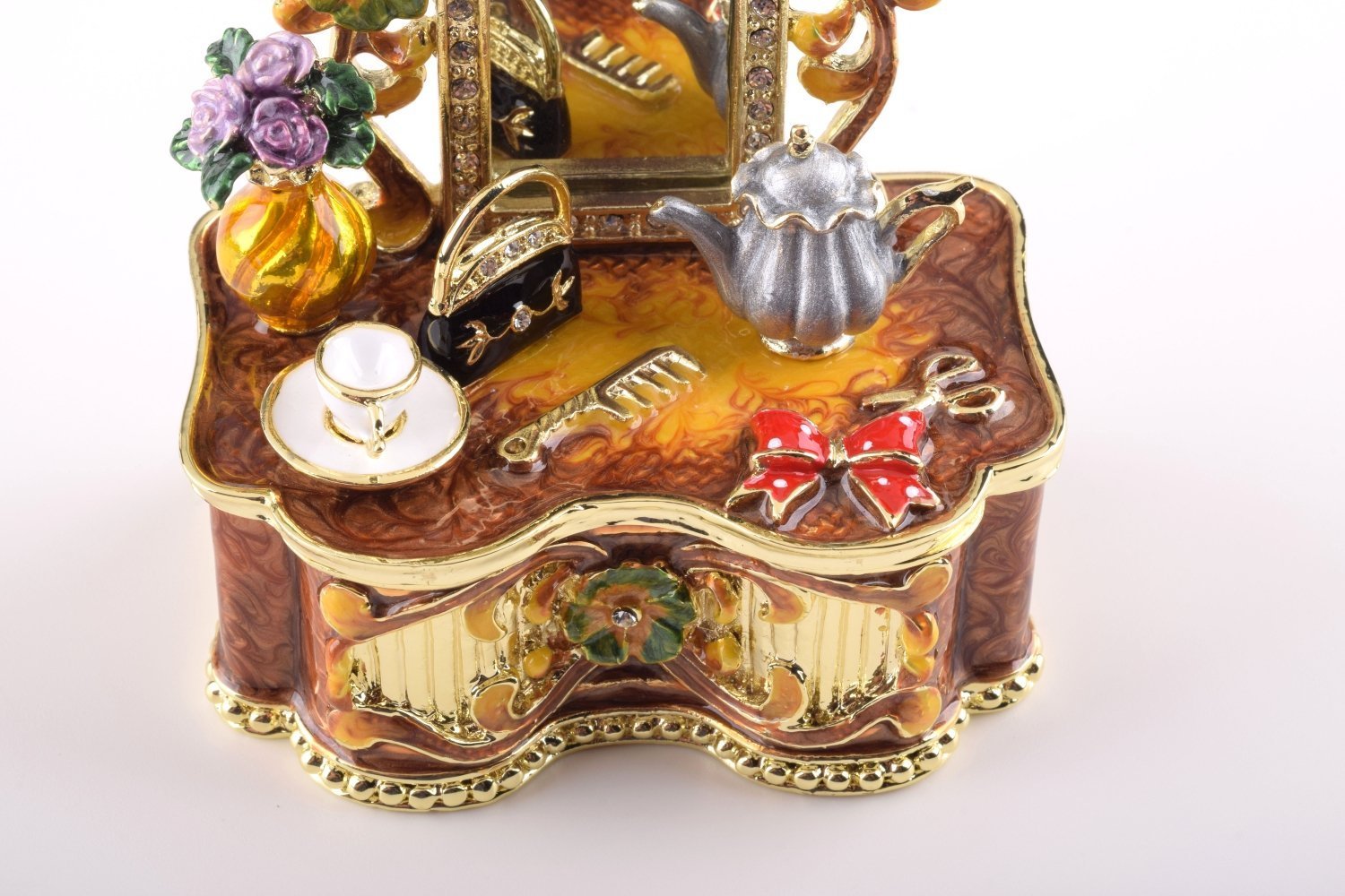 Keren Kopal Vanity Table