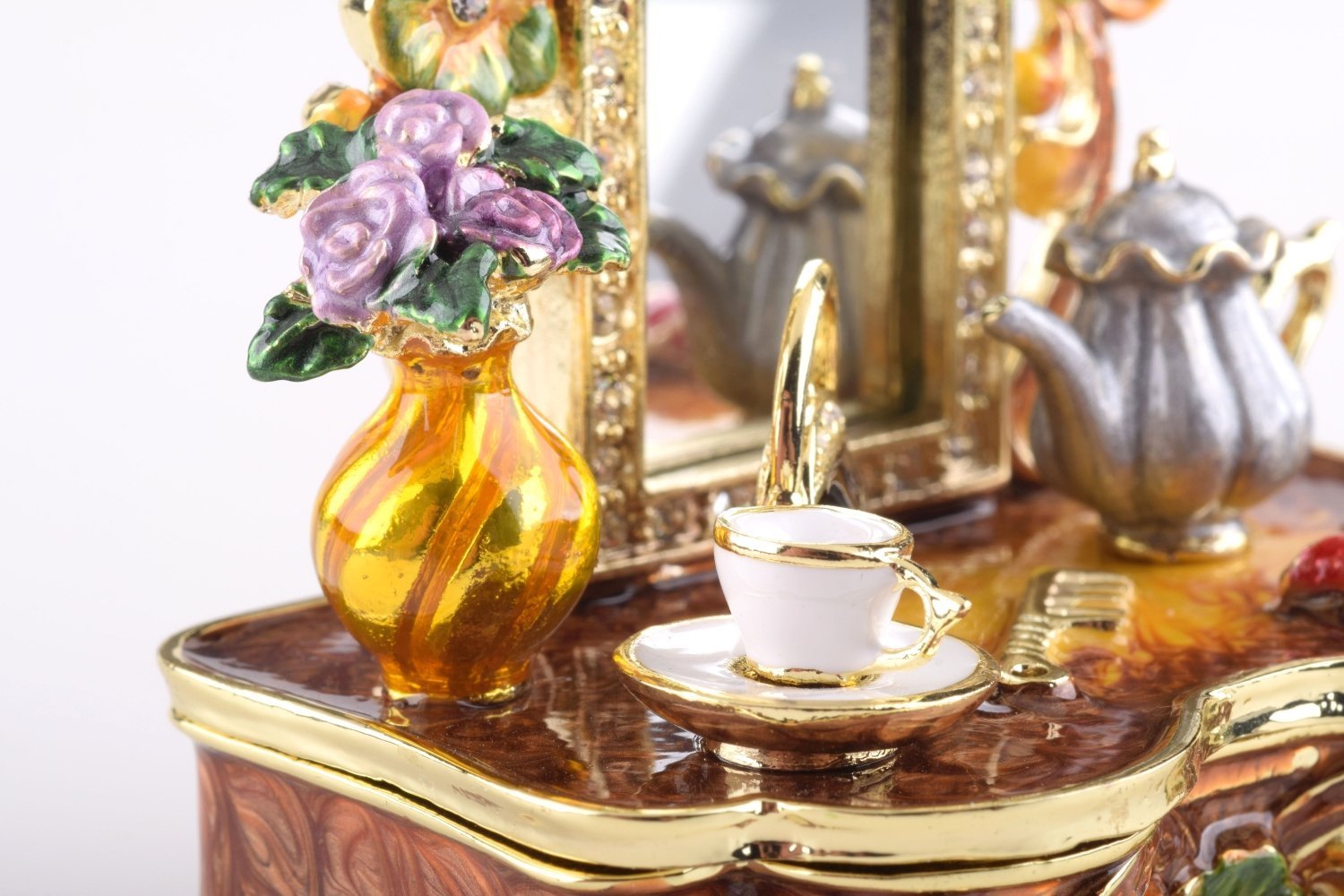 Keren Kopal Vanity Table