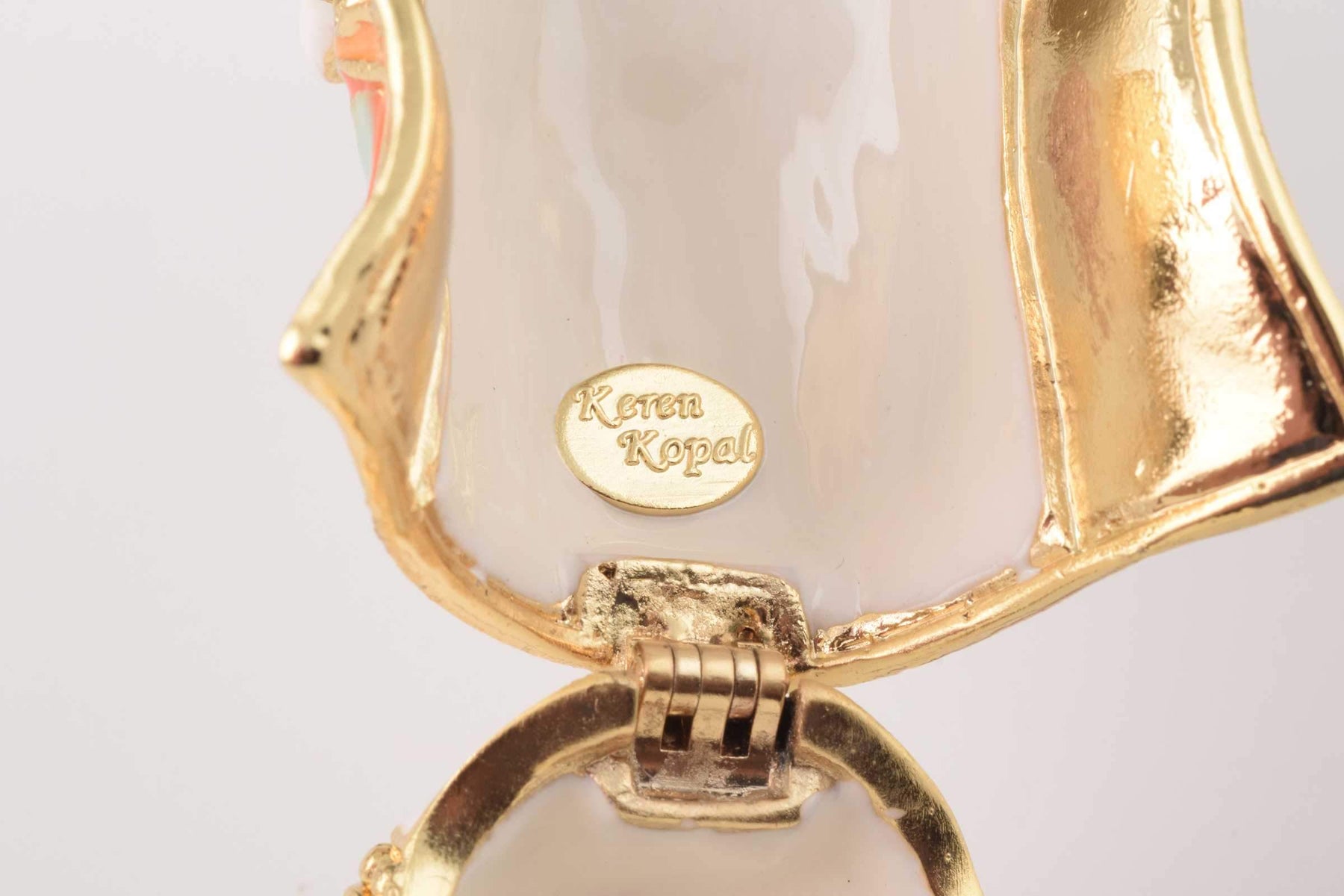 Keren Kopal White Cheering Elephant