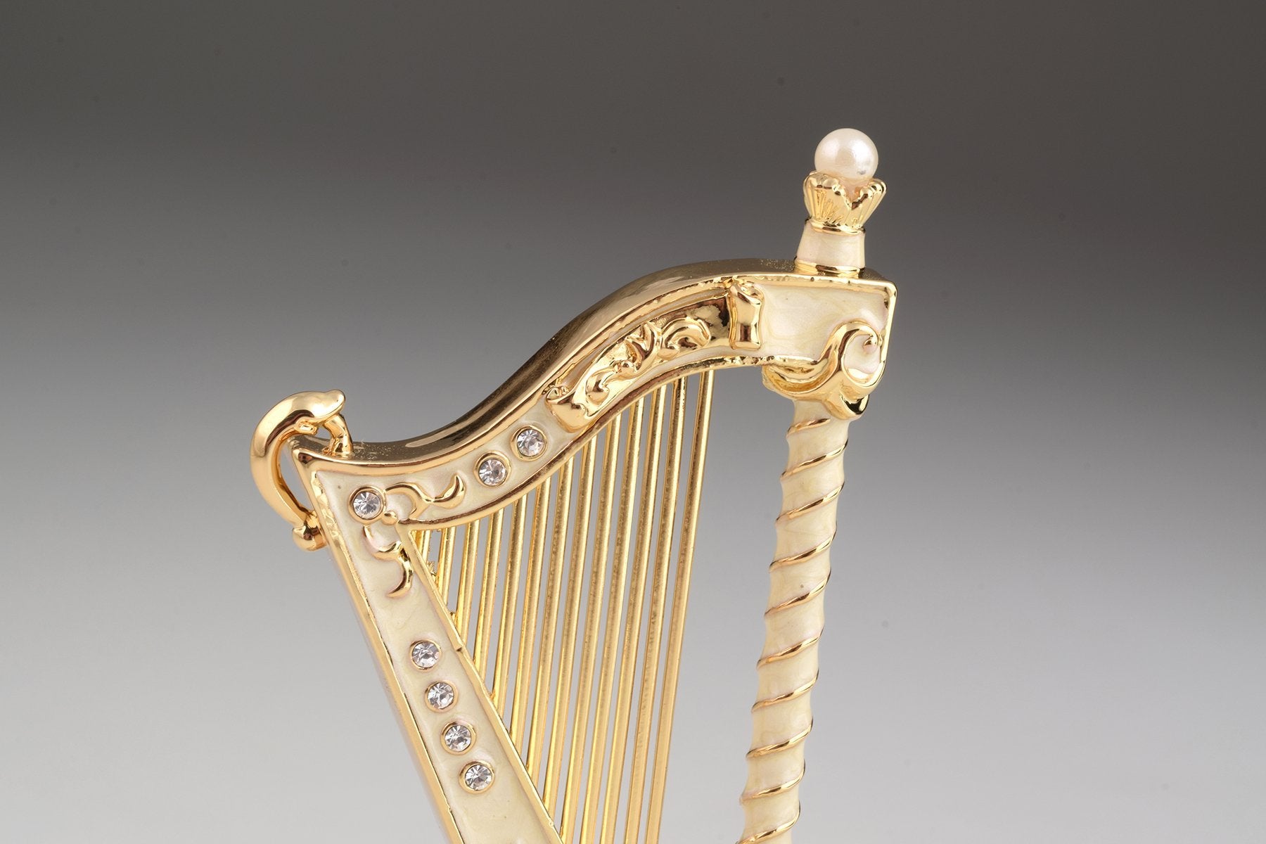 Keren Kopal White Harp
