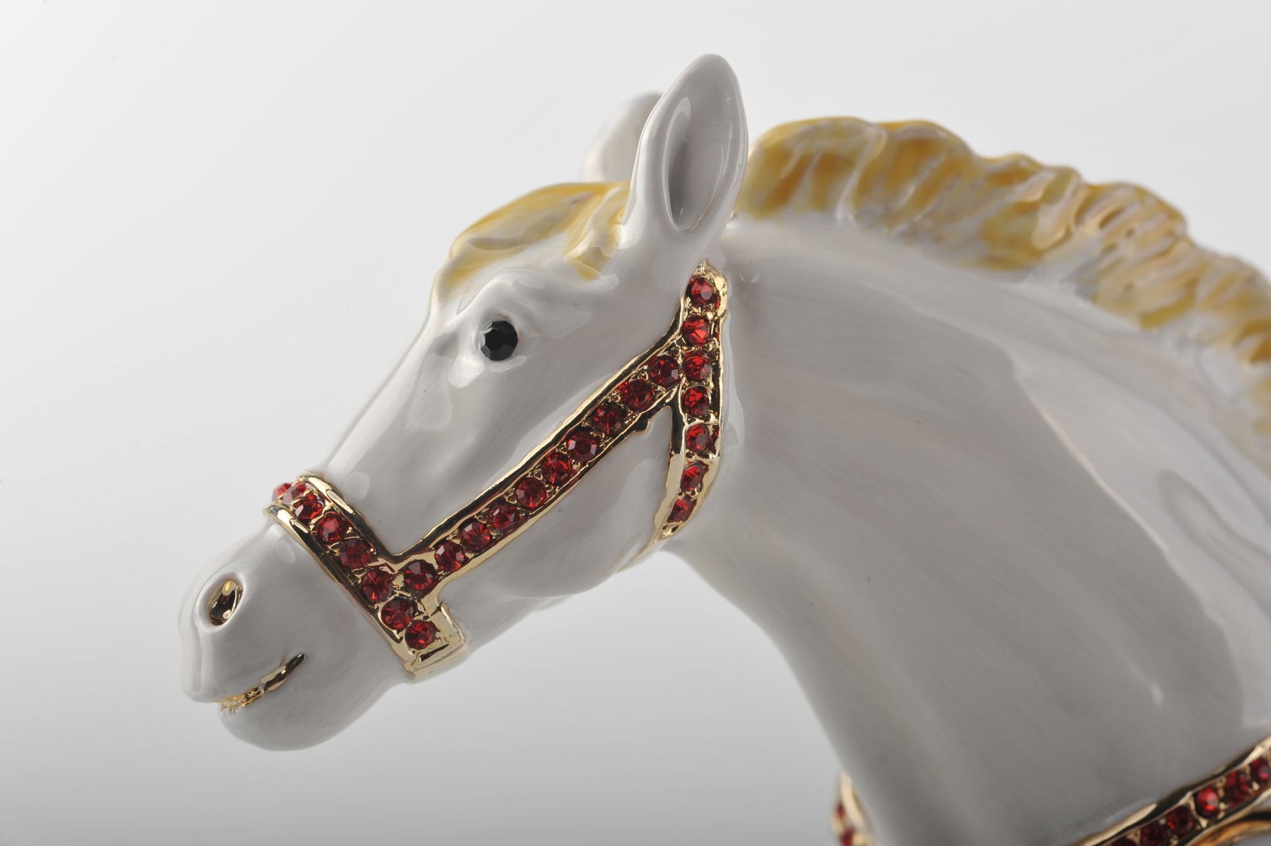 Keren Kopal White Horse with Crystal Saddle