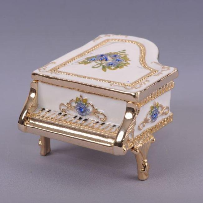 Keren Kopal White Piano