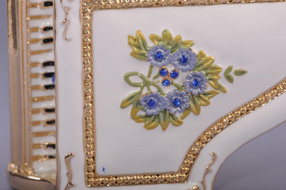 Keren Kopal White Piano