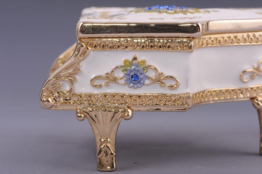 Keren Kopal White Piano