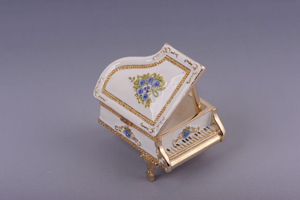 Keren Kopal White Piano