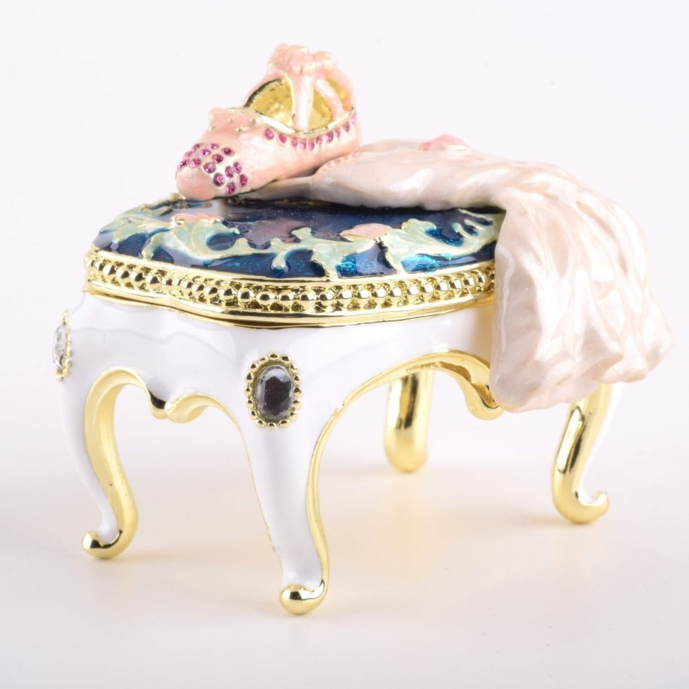 Keren Kopal White Vintage Chair