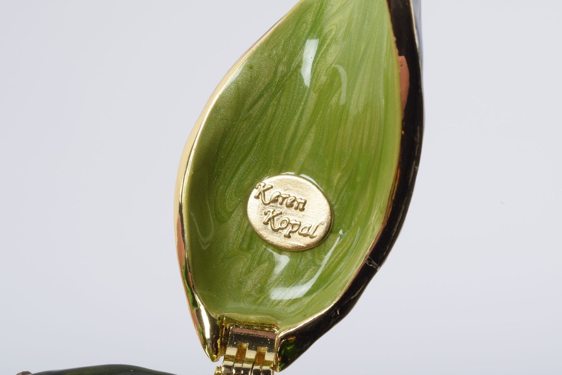 Keren Kopal Green Frog Hear No Evil