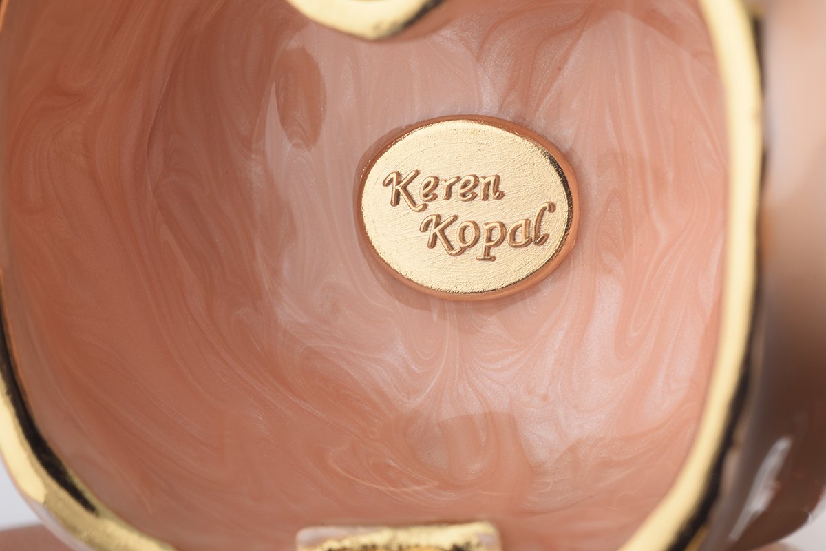 Keren Kopal Pig Playing Guitar