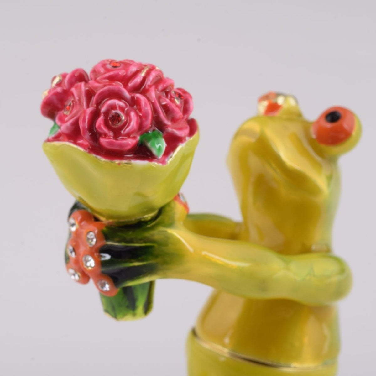 Keren Kopal Romantic Frog Holding Flowers