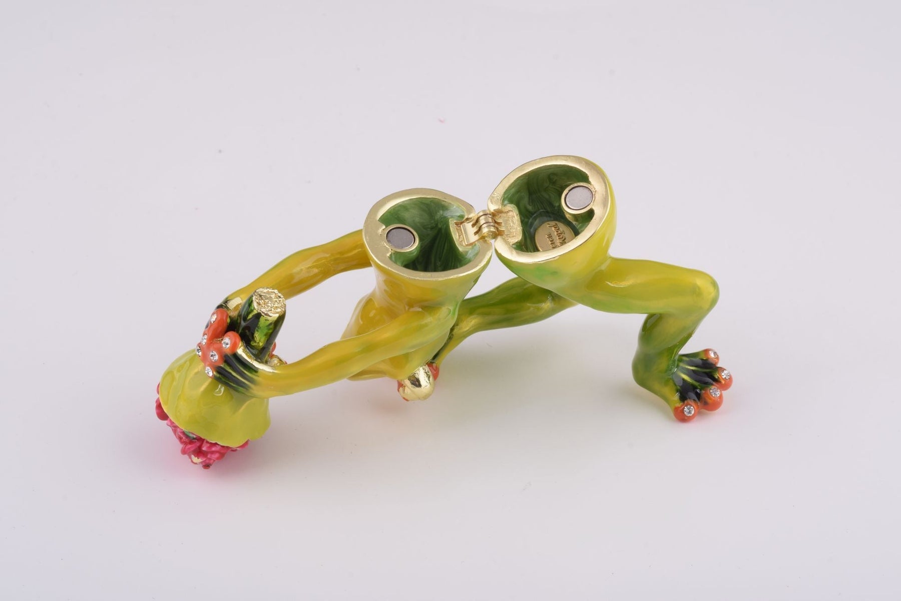 Keren Kopal Romantic Frog Holding Flowers