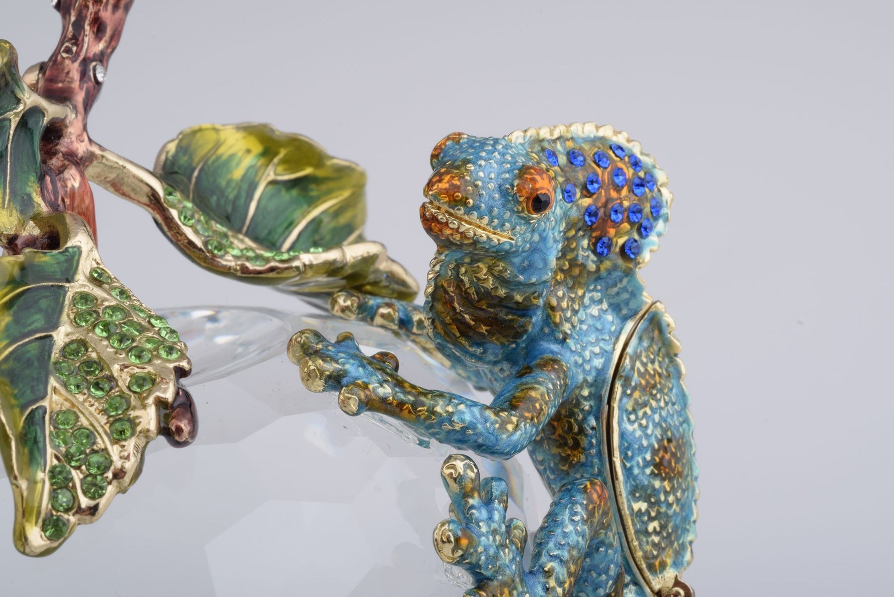 Keren Kopal Crystal Apple with a Chameleon
