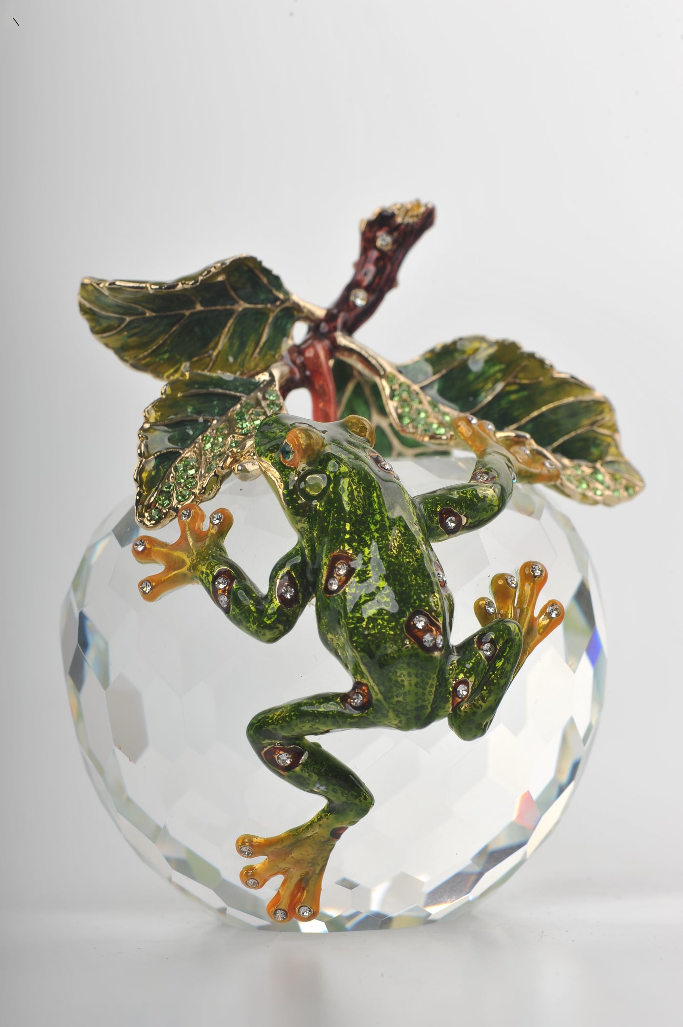 Keren Kopal Crystal Apple with a Green Frog on it