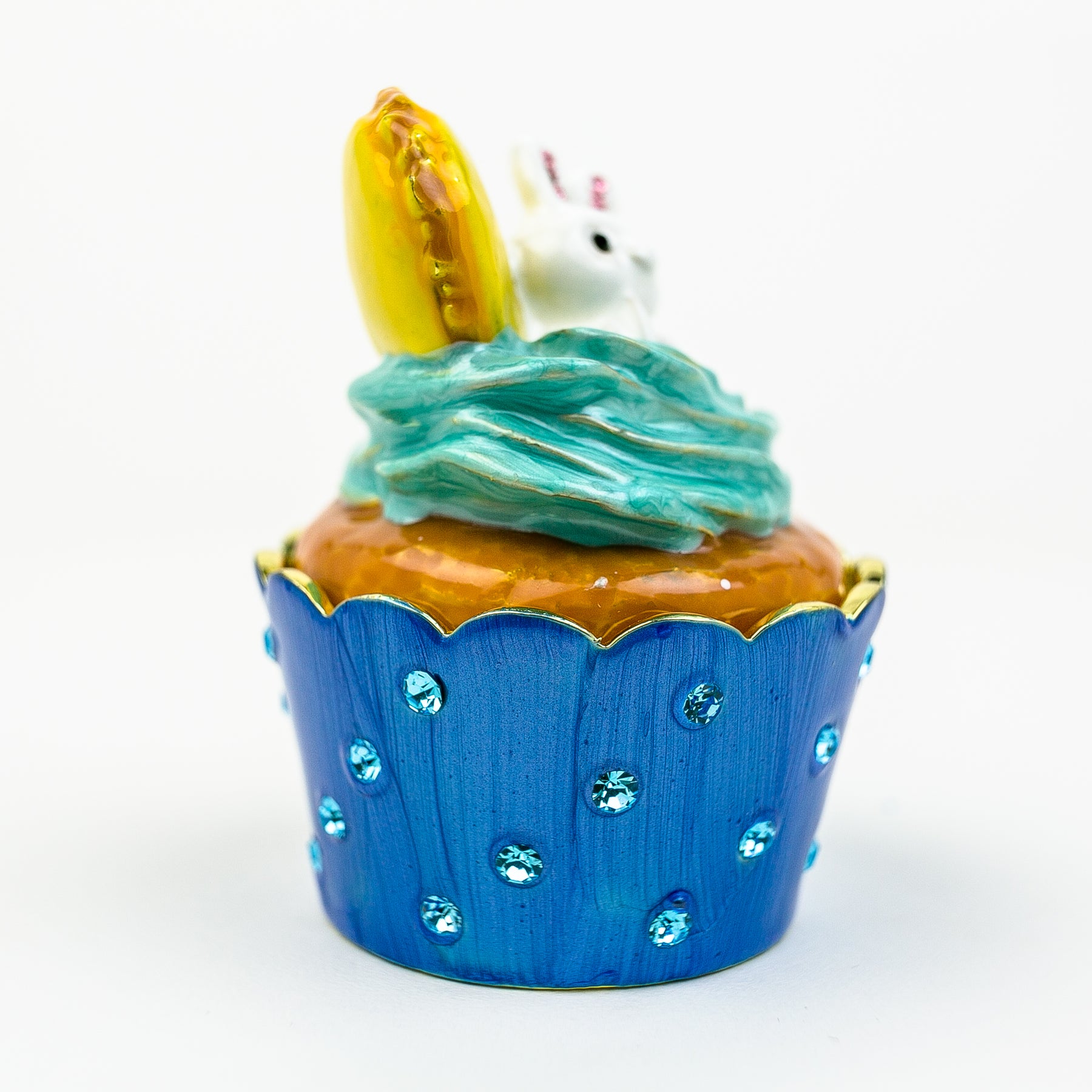 Keren Kopal Rabbit on Cupcake