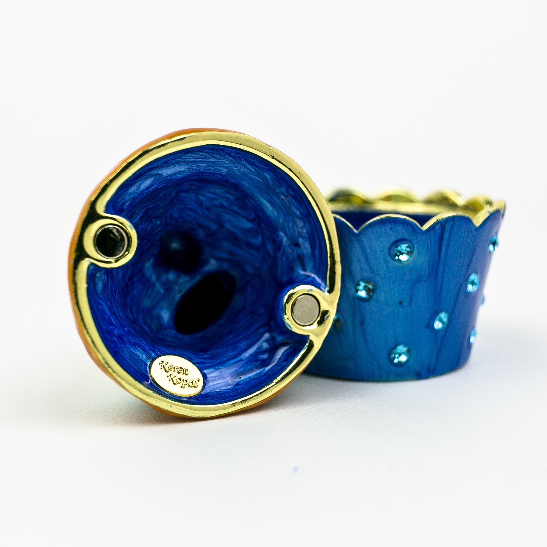 Keren Kopal Rabbit on Cupcake