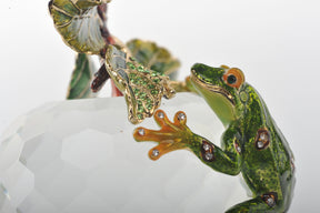 Keren Kopal Crystal Apple with a Green Frog on it