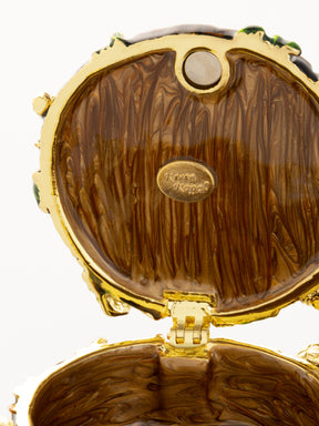 Keren Kopal Turtles on Tree Trunk