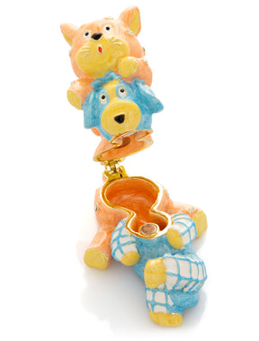 Keren Kopal Cat & Dog Friends sitting Together