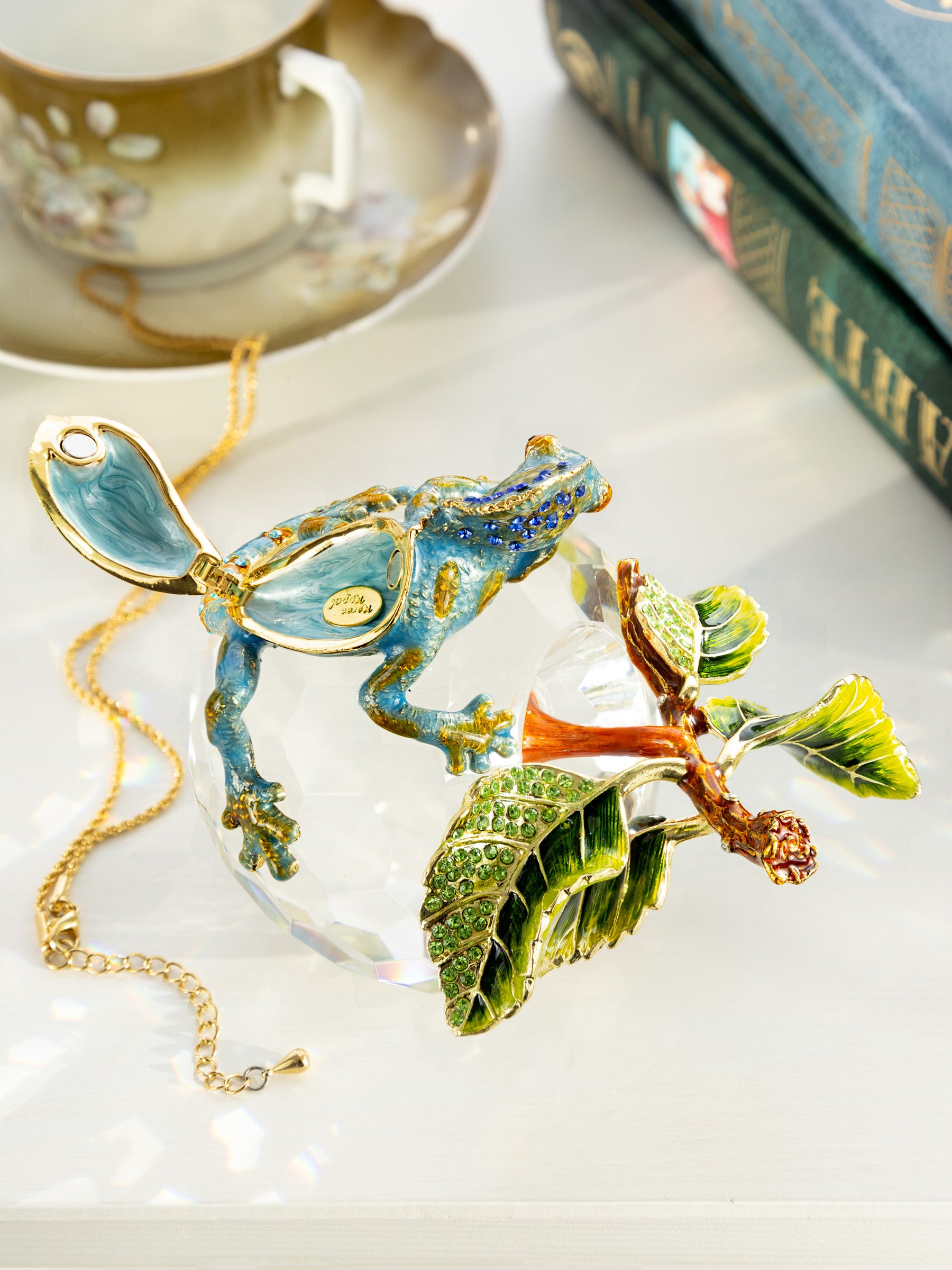 Keren Kopal Crystal Apple with a Chameleon