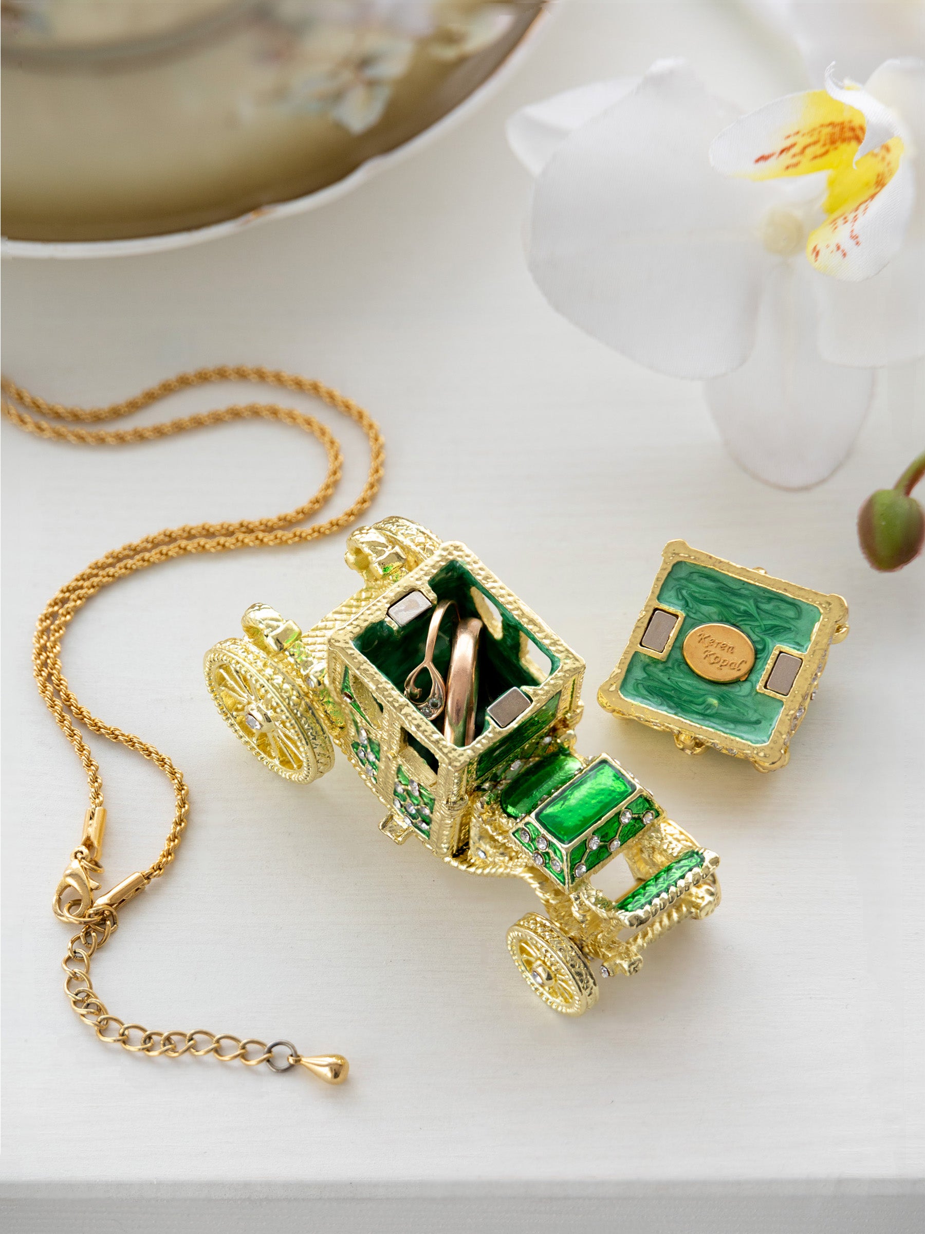 Keren Kopal Gold & Green Carriage