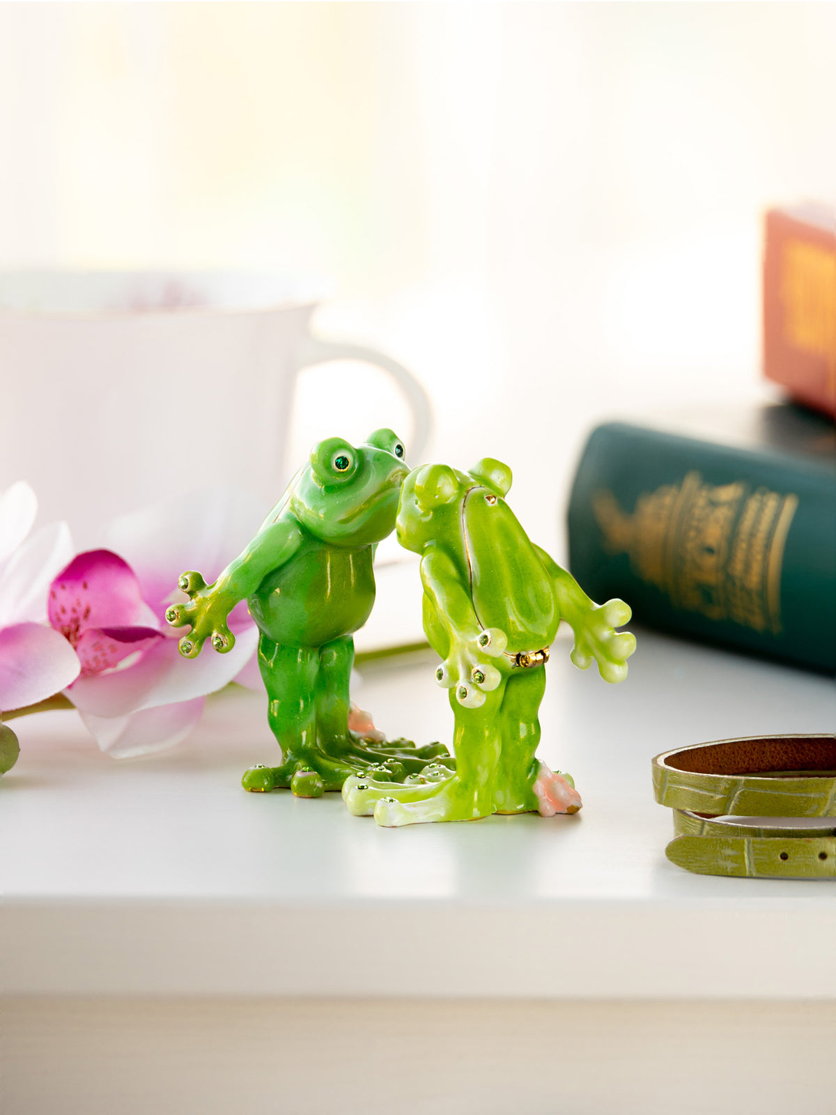 Kissing Frogs trinket box