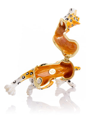 Keren Kopal Cheetah on the Hunt