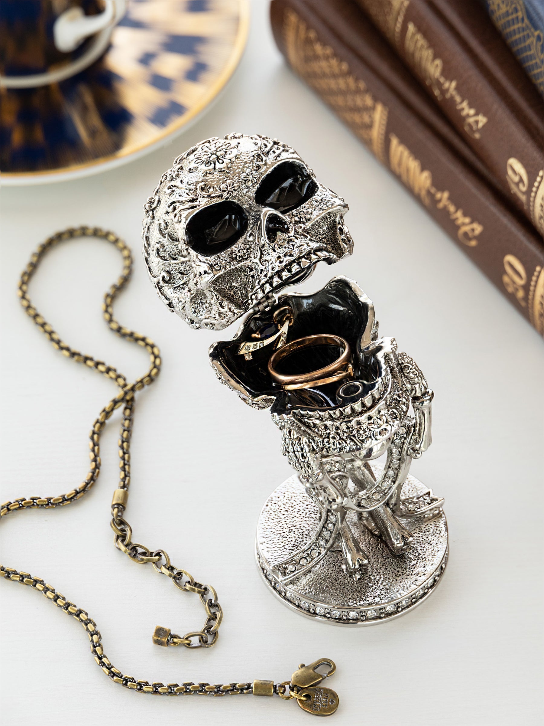 Keren Kopal Silver Skeleton holding Skull