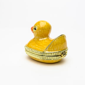 Small yellow bath duck