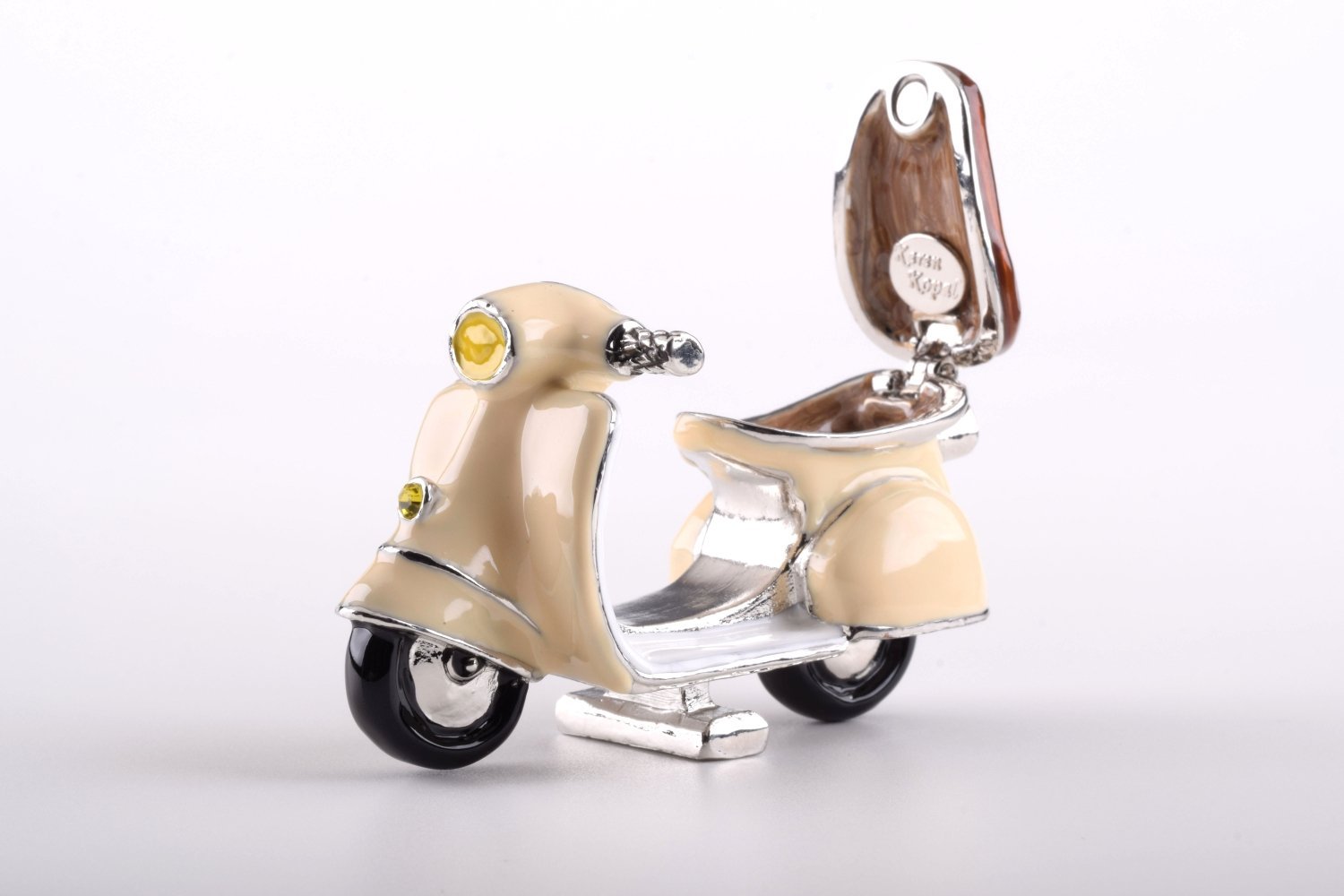 Keren Kopal Beige Vespa  84.00