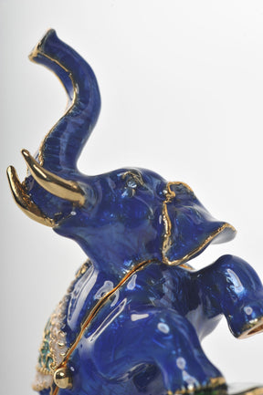 Keren Kopal Blue Elephant on Green Stage