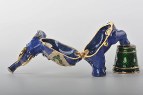 Keren Kopal Blue Elephant on Green Stage