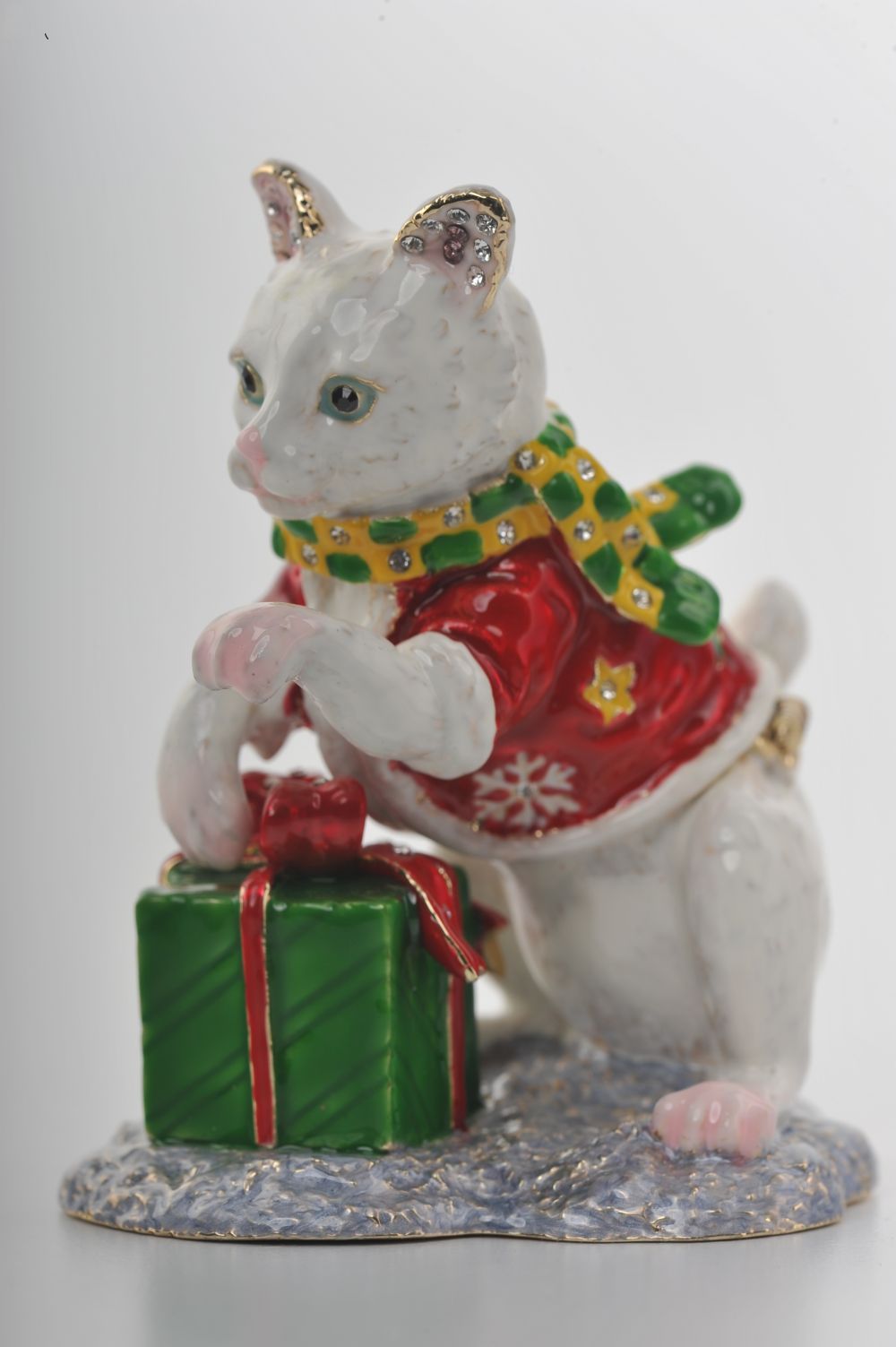 Keren Kopal Christmas Cat with Presents  100.00