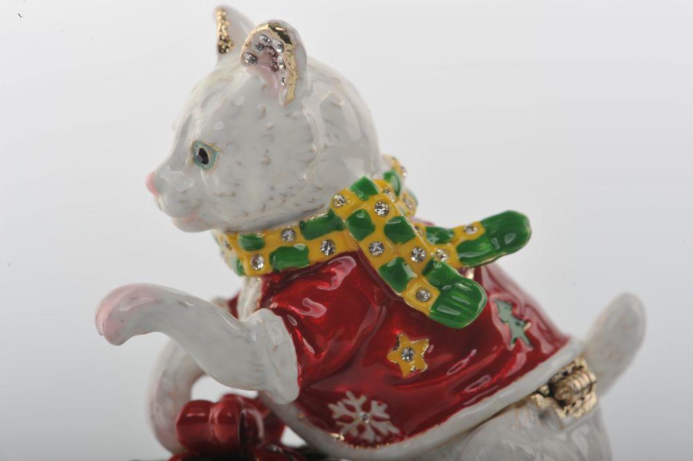 Keren Kopal Christmas Cat with Presents  100.00