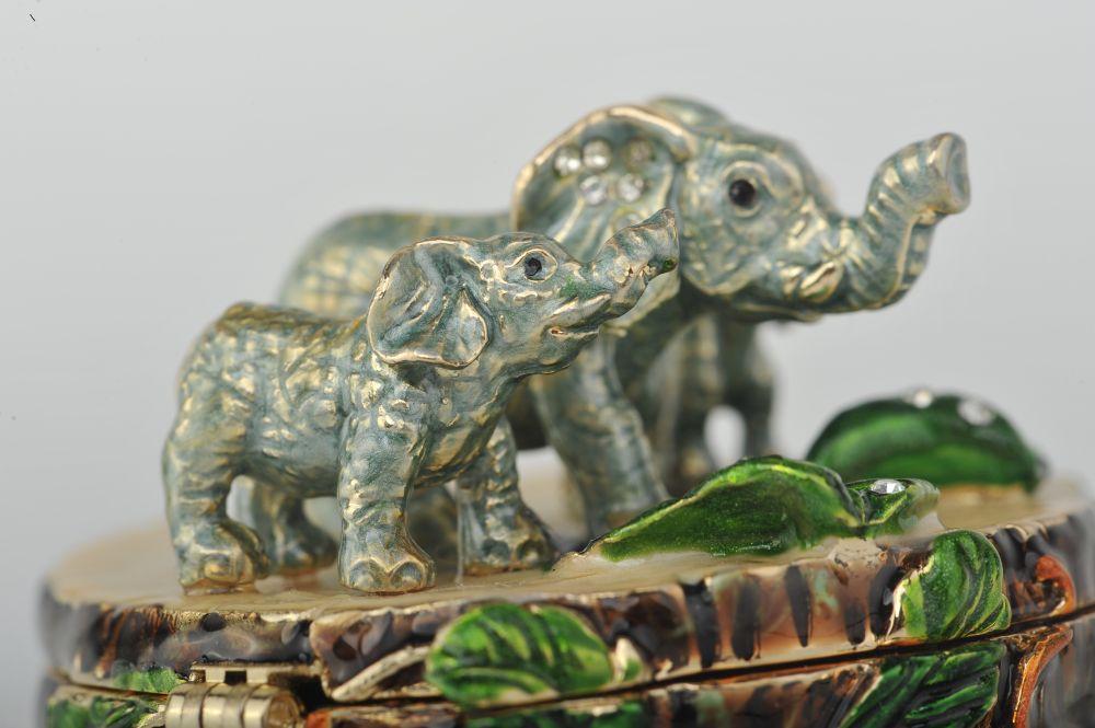 Keren Kopal Three Elephants on Tree Trunk  69.50