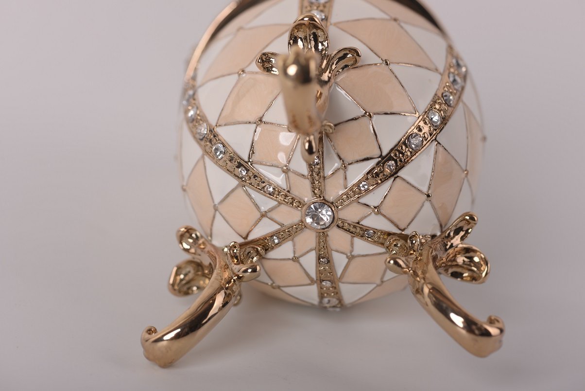 Keren Kopal White & Pink Music Playing Faberge Egg  102.00